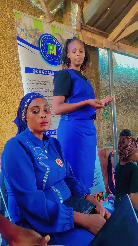 A PhiphyMak team member leading a community support session